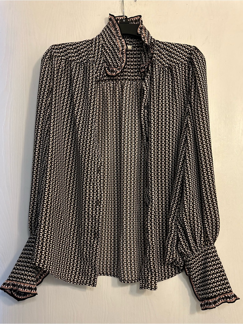 Max Studio NWOT Elegant Contemporary Ruffled Feminine Ladies Blouse Sz Small.